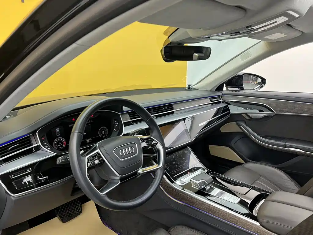 Фото 29 - Audi A8