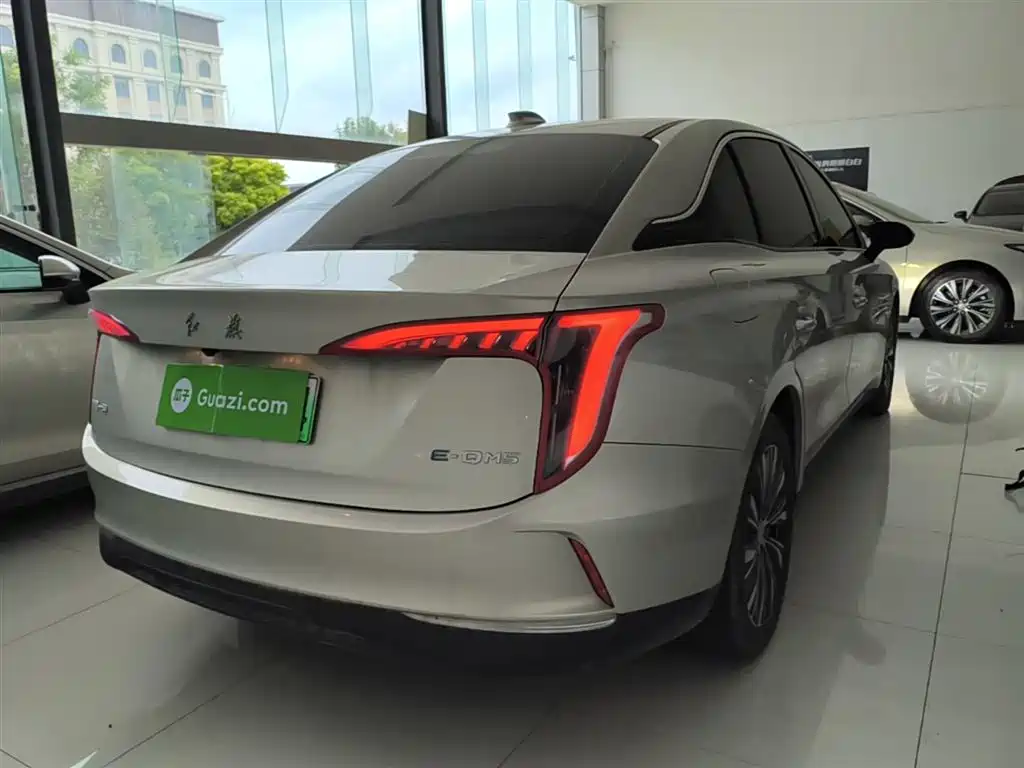 Hongqi E-QM5 2022 431km Charging Enjoyment Edition фото 5
