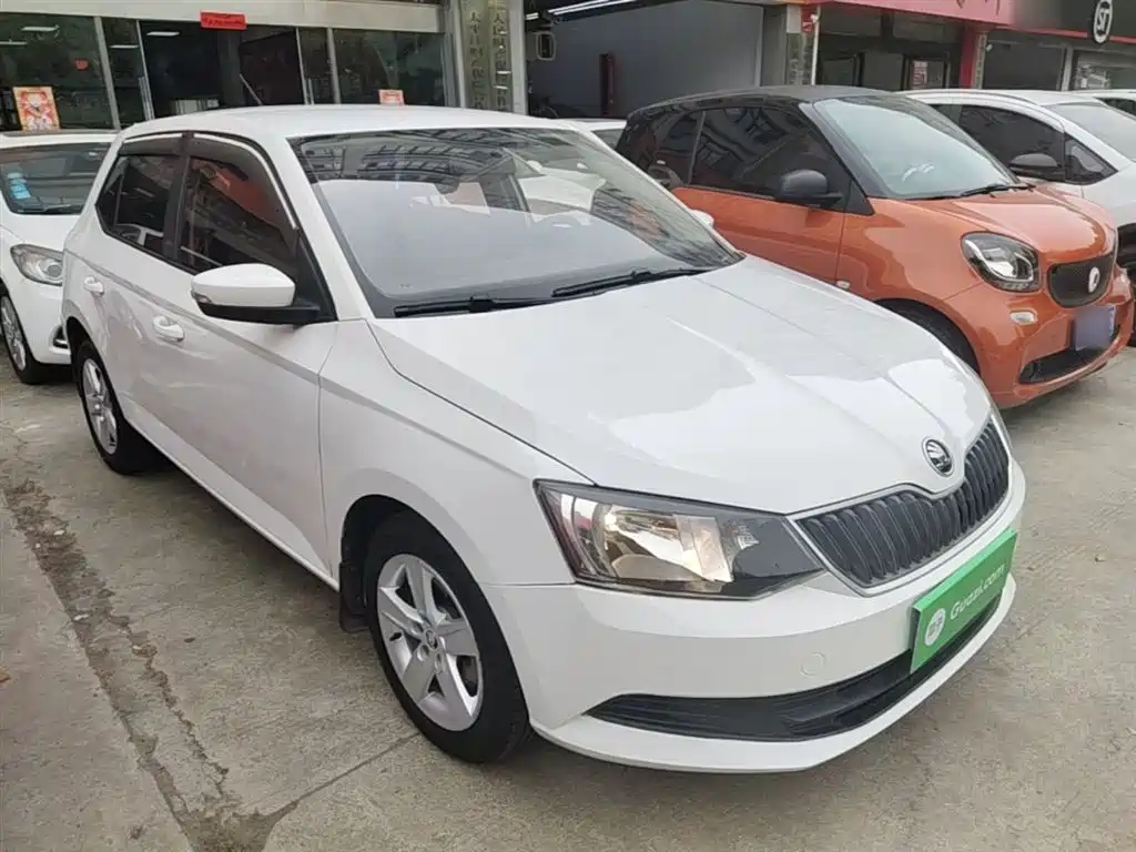 Škoda Fabia 2016 1.4L Automatic Car Enjoy Edition фото 4