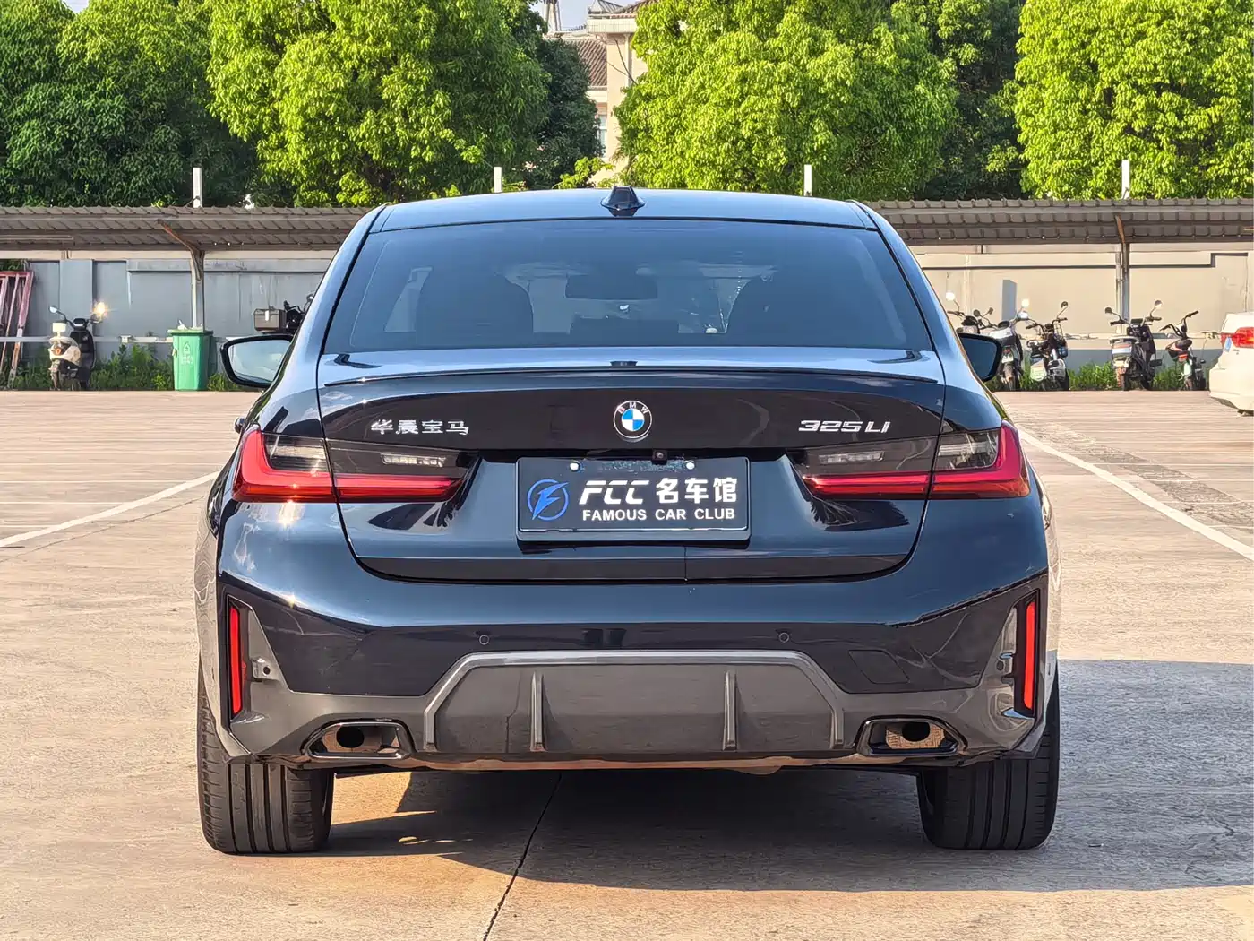BMW 3 Series 2023 325i M Sport Black Night Package фото 4