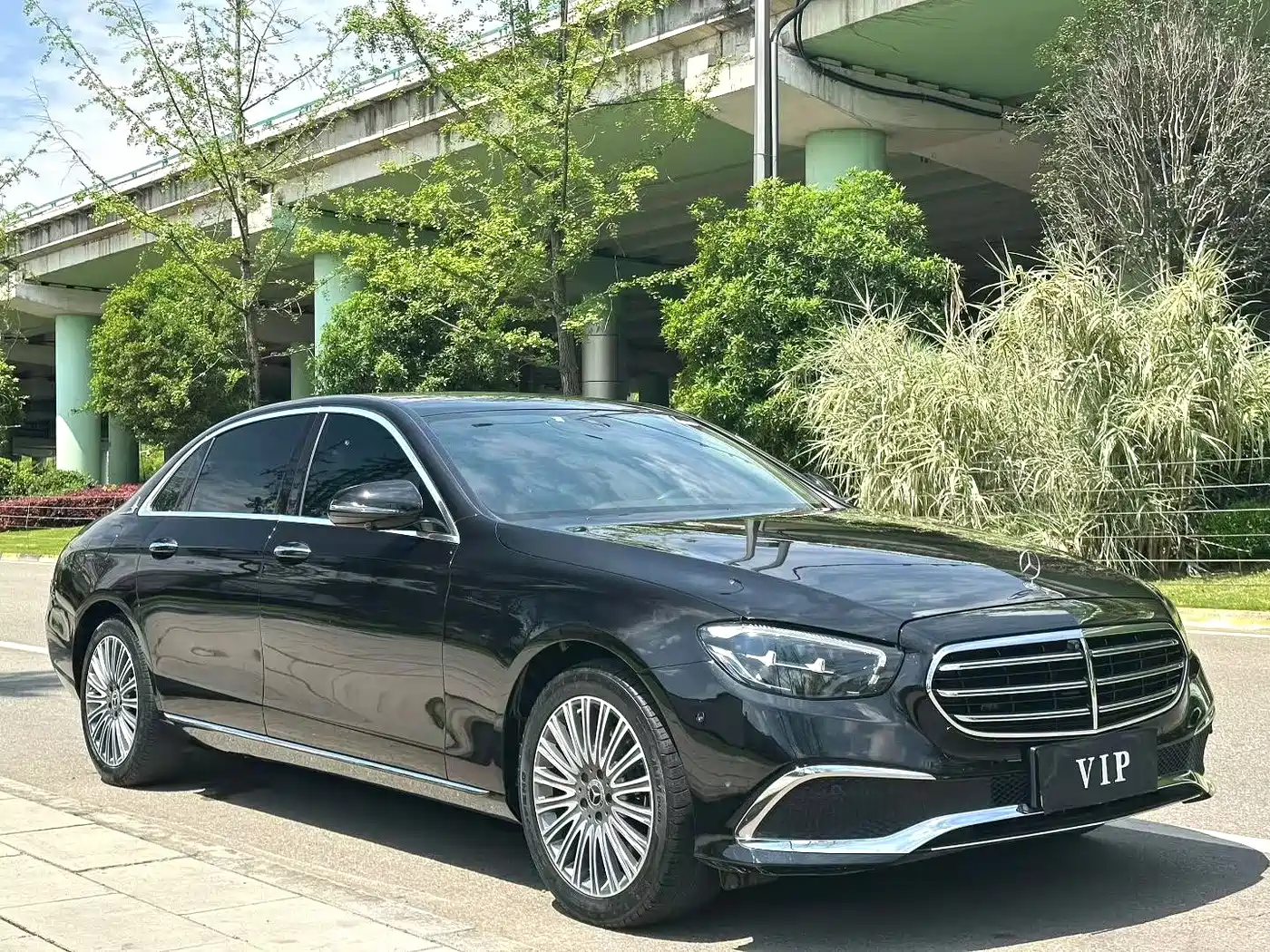 Mercedes-Benz E-Class 2023 E 300 L Luxury фото 2