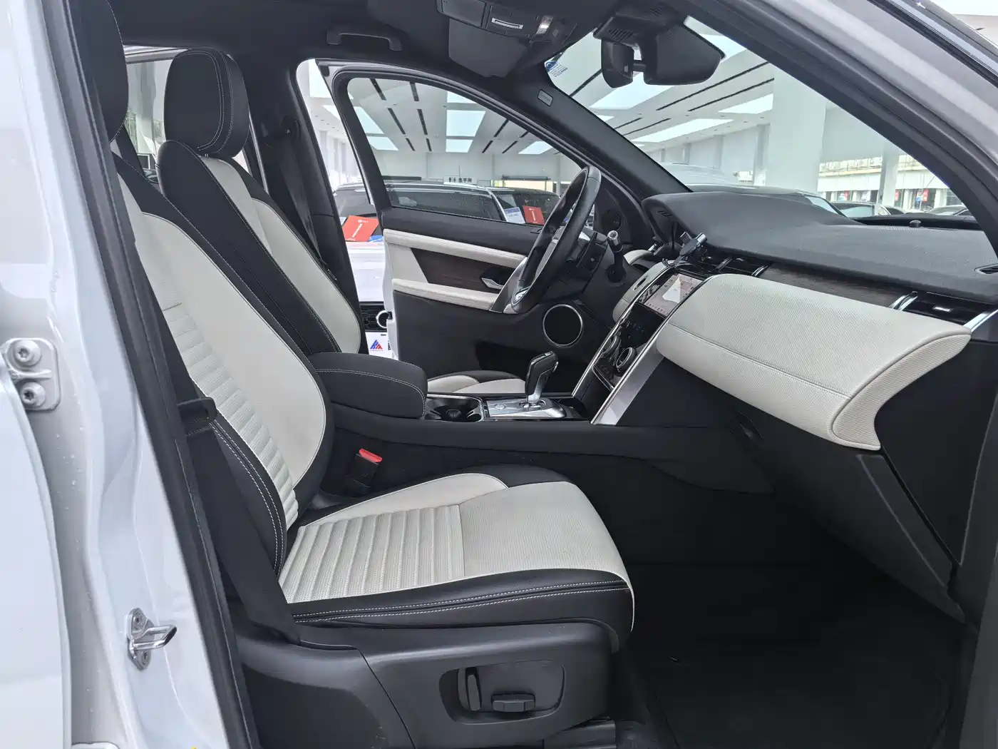 Land Rover Discovery Sport 2020 249PS R-Dynamic Performance фото 12