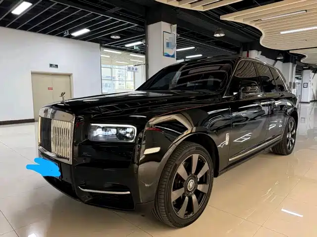 Rolls-Royce Cullinan 4 места