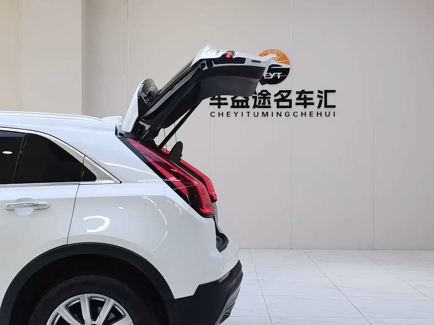 Cadillac XT4 2020 28T FWD Leading Trim фото 22