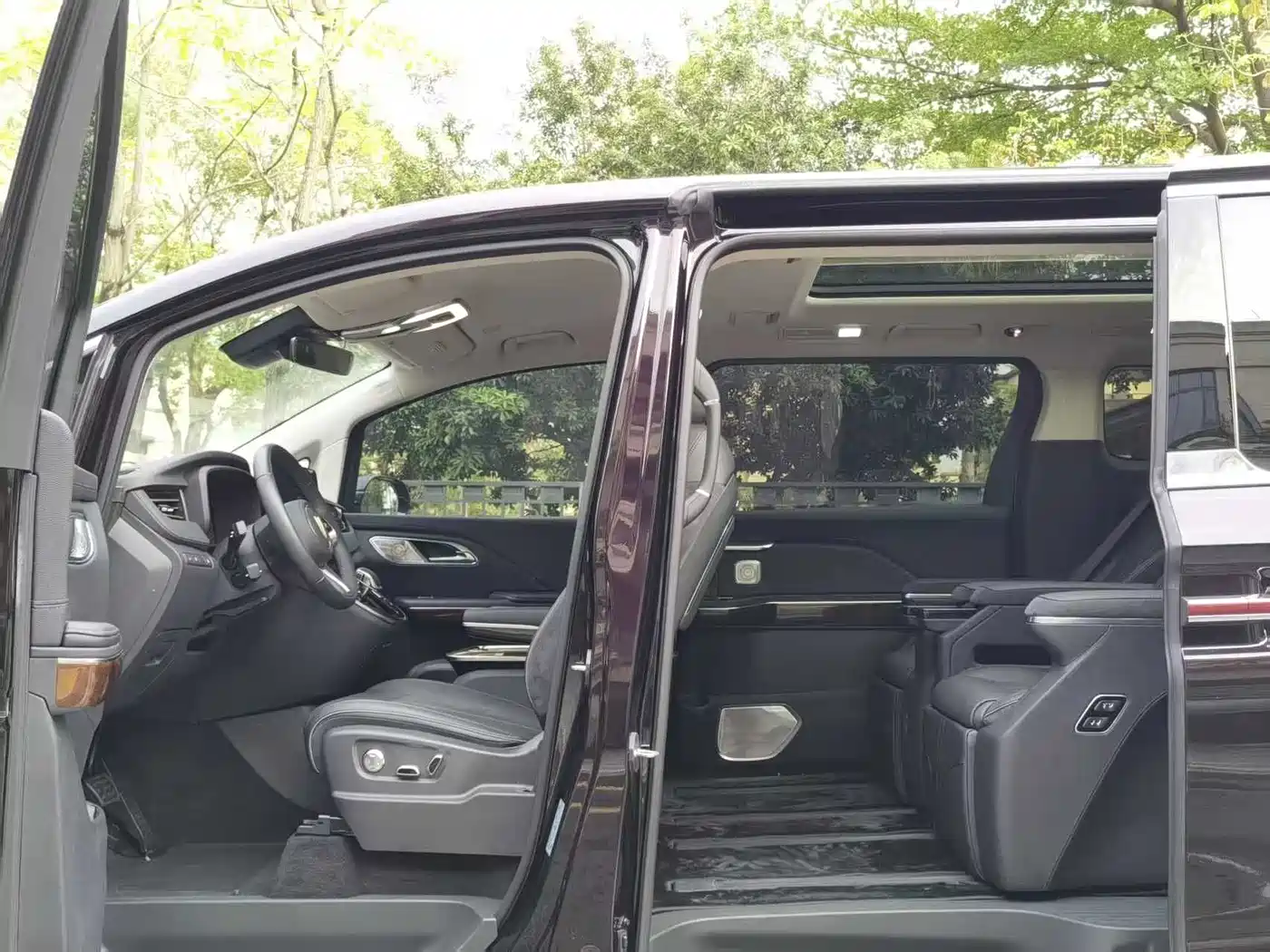 Hongqi HQ9 2024 Model 2.0T Luxury Edition фото 6
