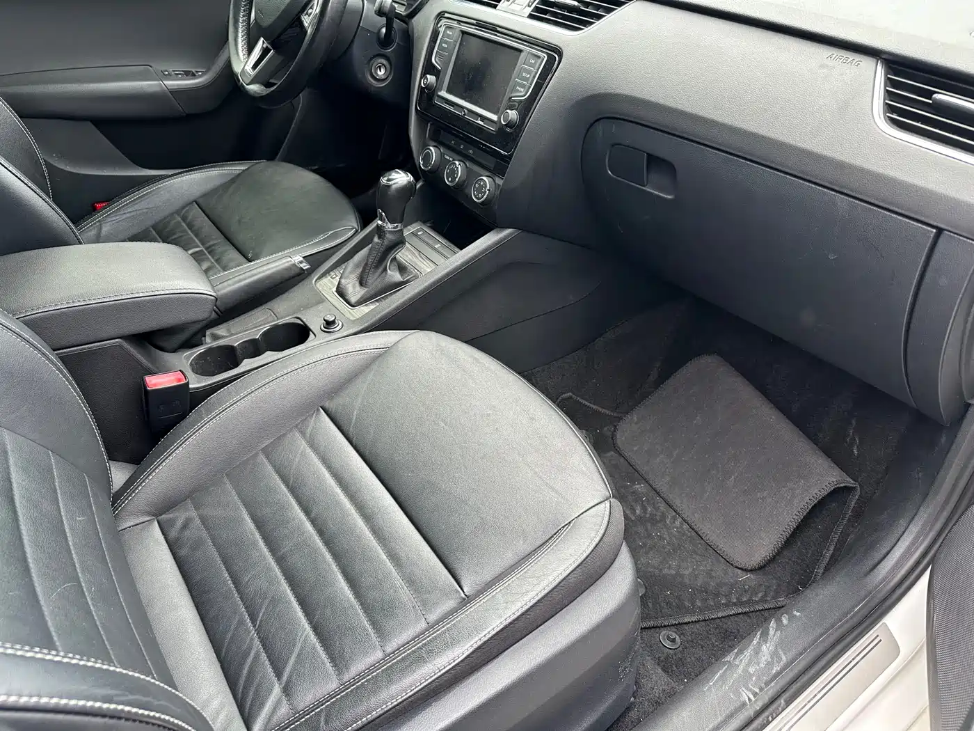 Škoda Octavia 2017 1.6L Automatic Smart Edition фото 12