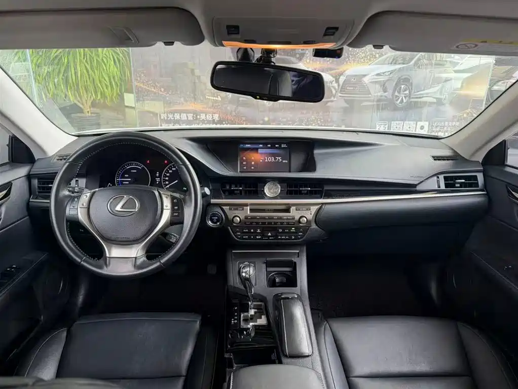 Lexus ES 2013 300h Elite Edition фото 4
