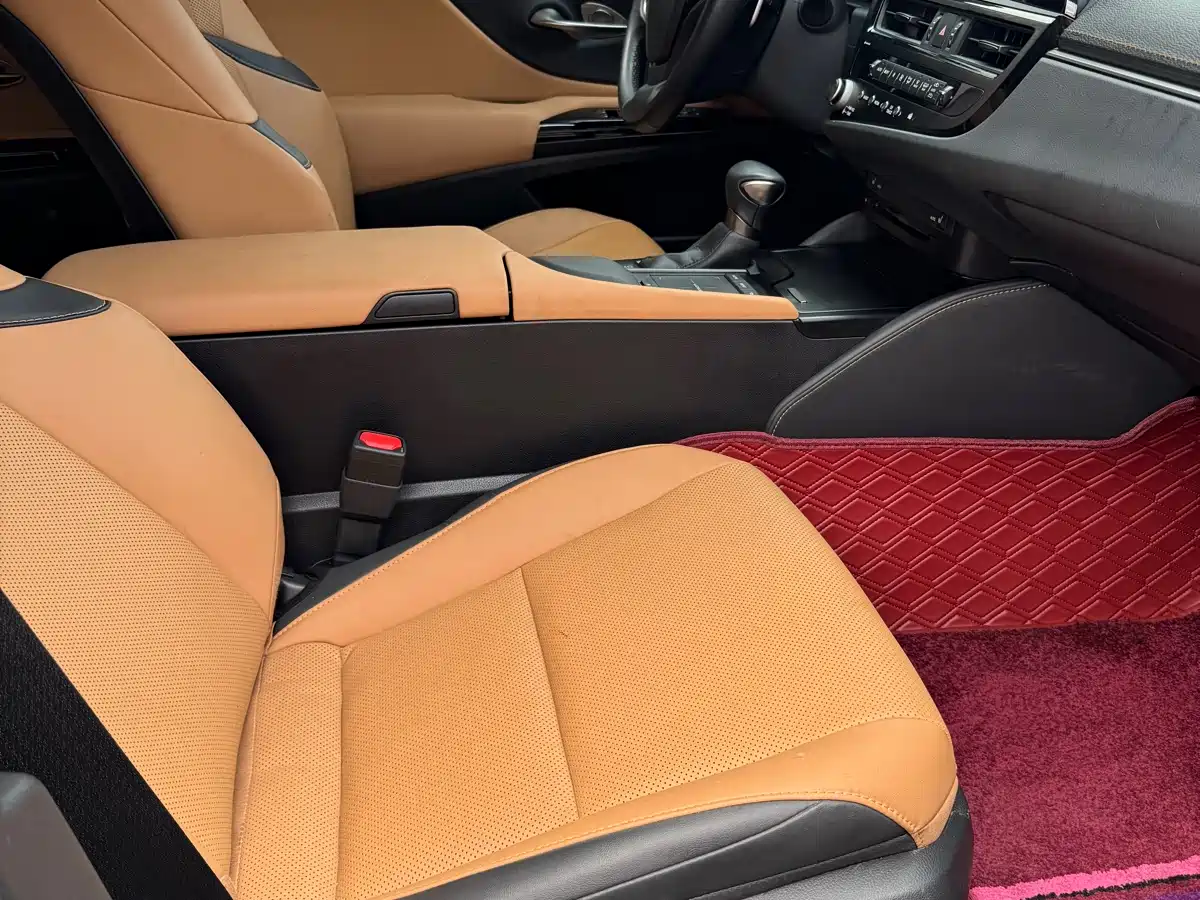 Lexus ES 2022 300h Ultimate Edition фото 11