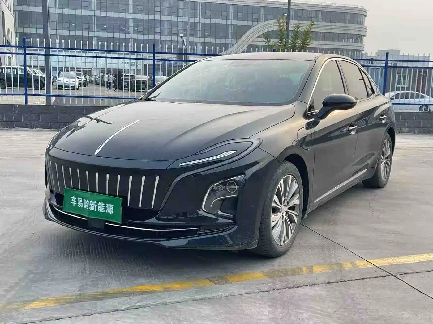 Hongqi E-QM5 2023 620km PLUS