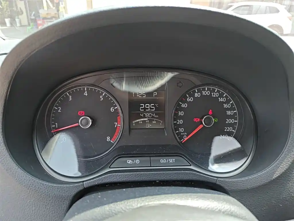 Volkswagen Polo 2018 1.5L Auto Safe Drive фото 12