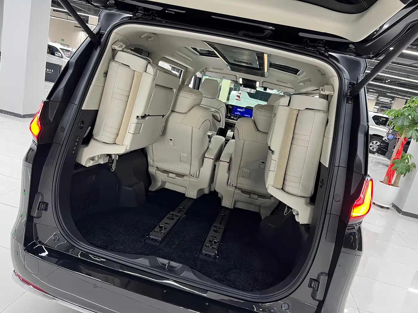 Lexus LM 2025 2025 Model 500h Six-Seater Prestige Edition