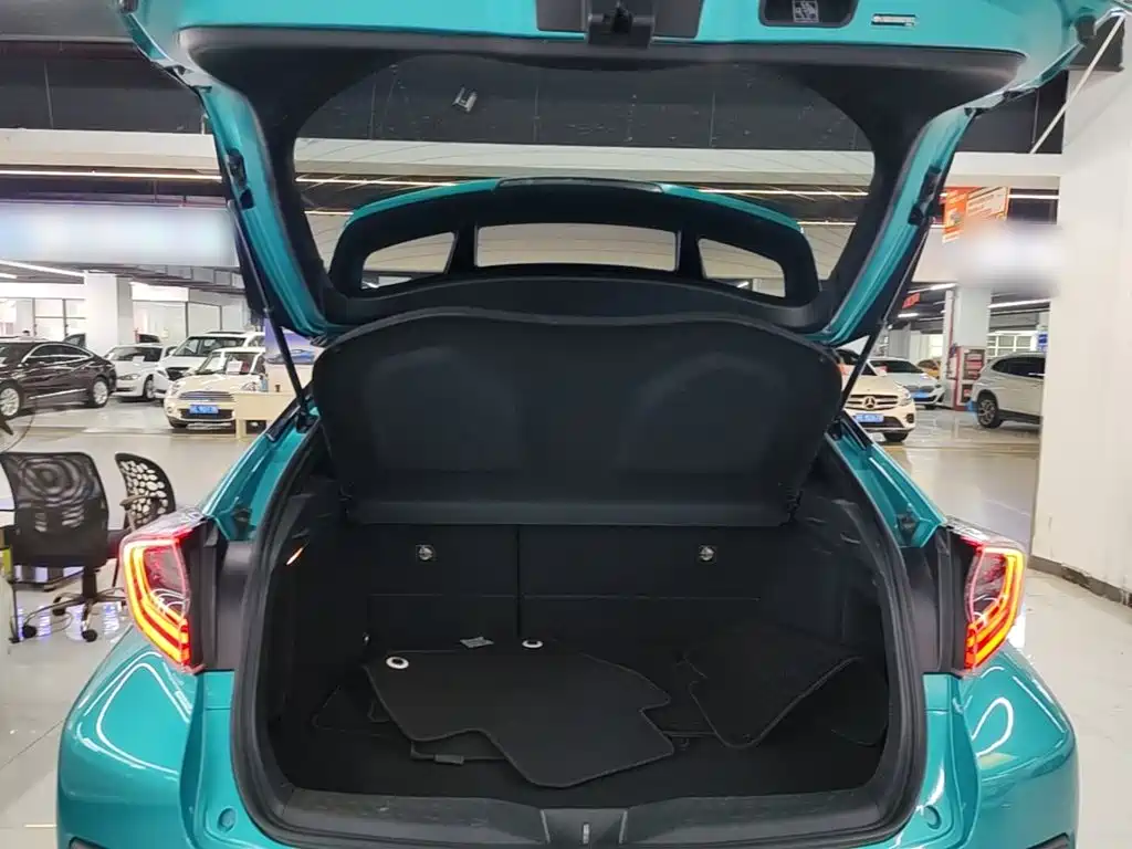 Photo 19 - Toyota C-HR