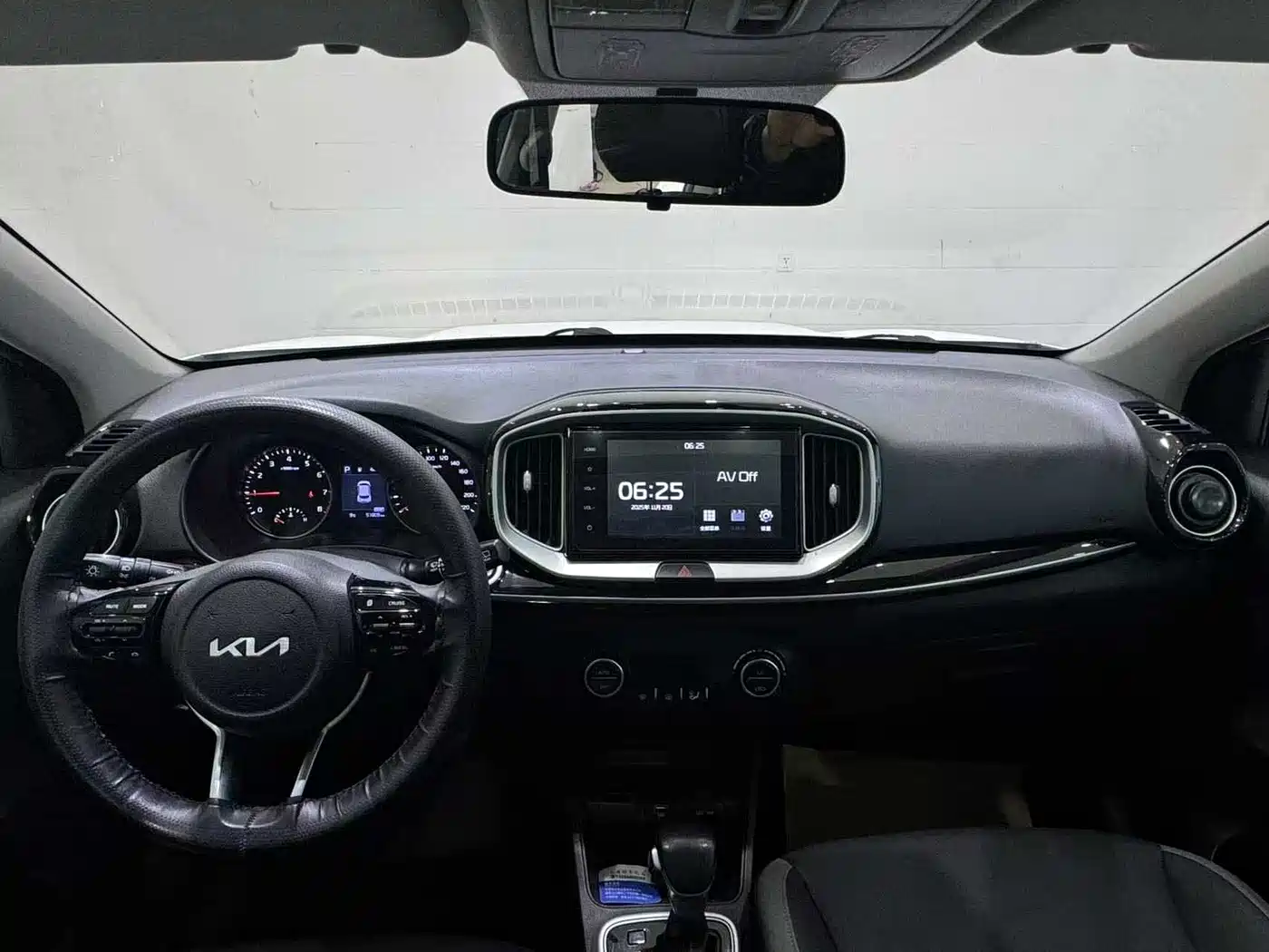 Kia KX1 2021 1.4L CVT Fun Sunroof Version фото 11