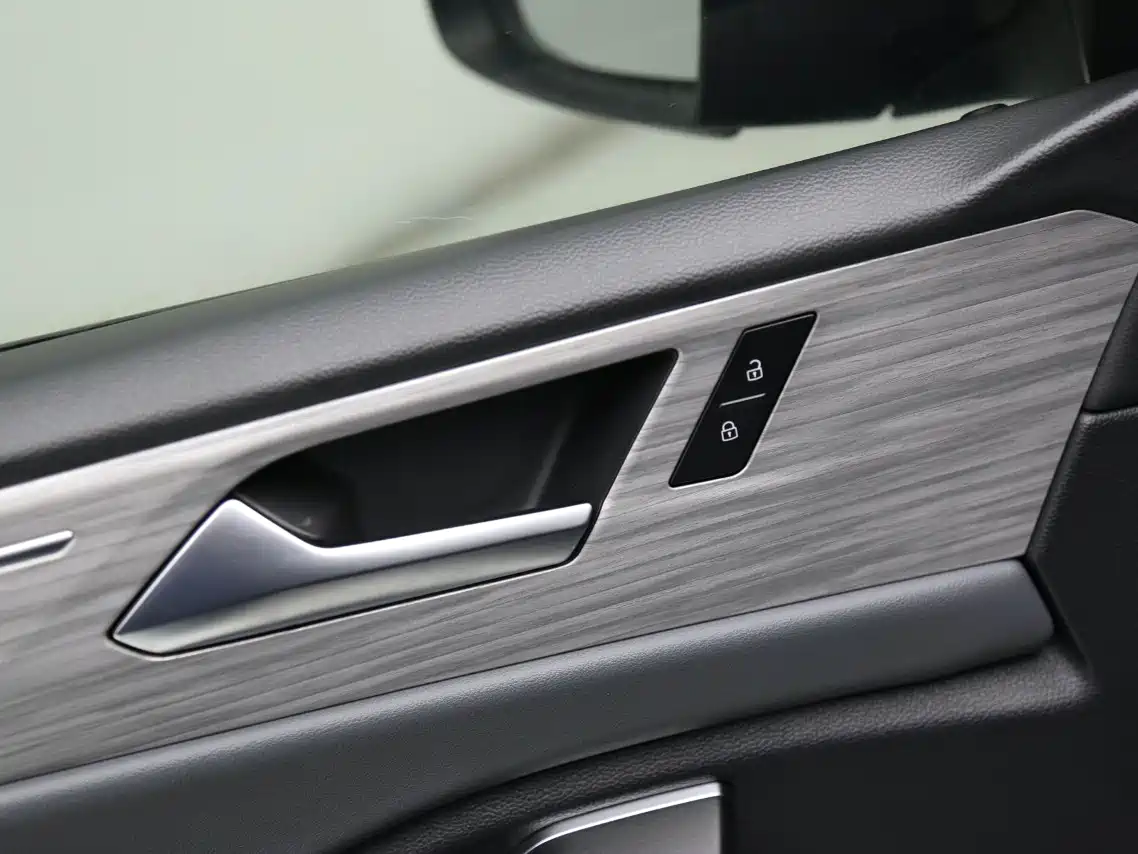 Volkswagen Sagitar 2023 Model Year 280TSI DSG Surpass Edition фото 9