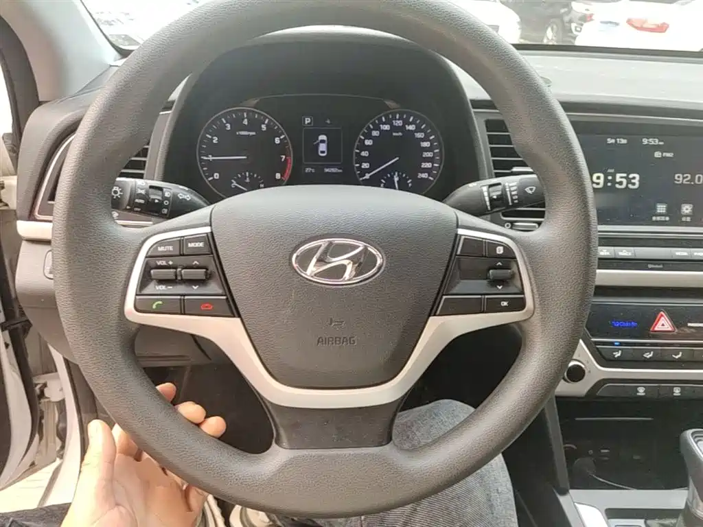 Hyundai Elantra 2016 Model 1.6L Automatic Smart Elite фото 11