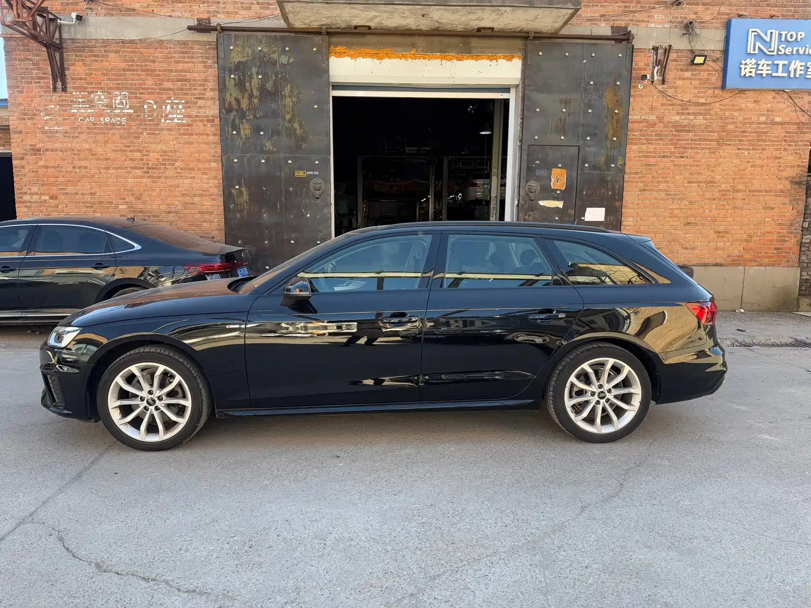 Фото 4 - Audi A4 (Import)