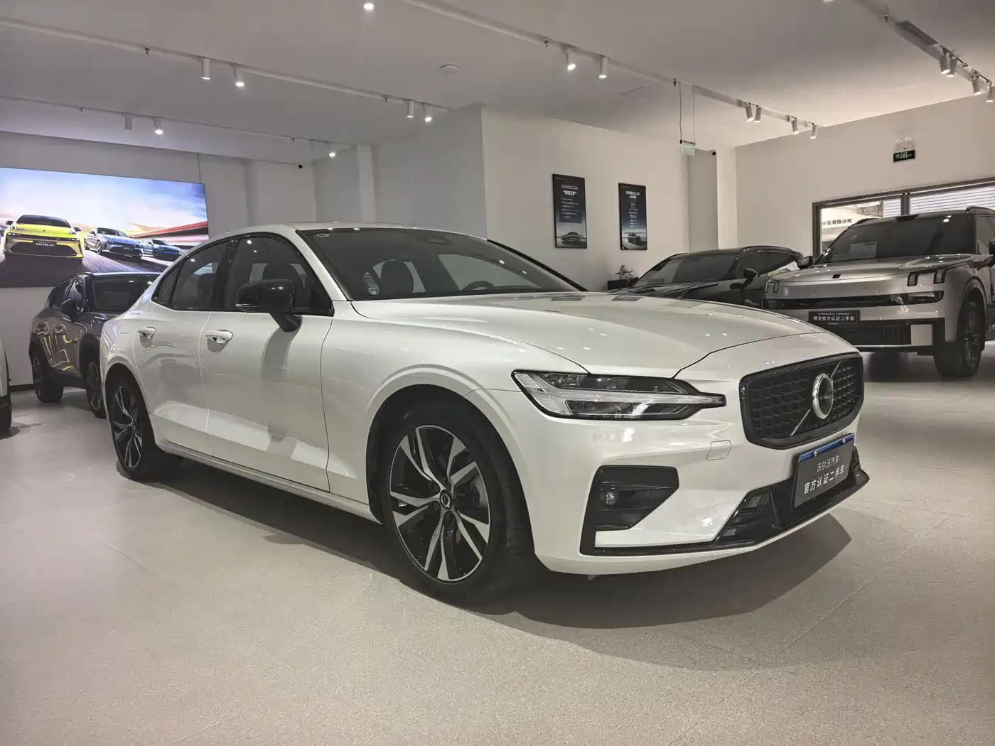 VOLVO S60 2024
