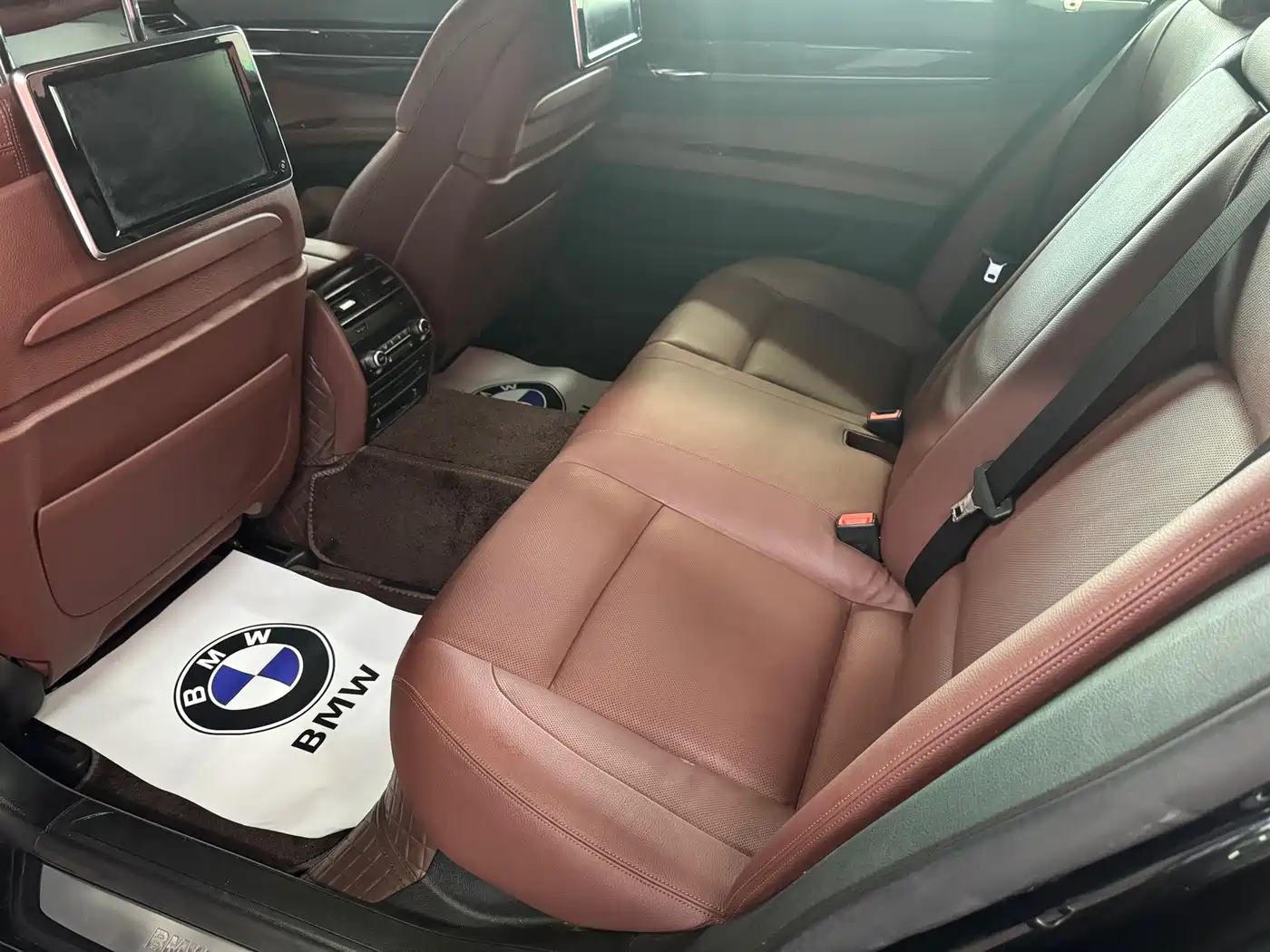 BMW 7 Series 2013 Model 740Li Leading фото 12