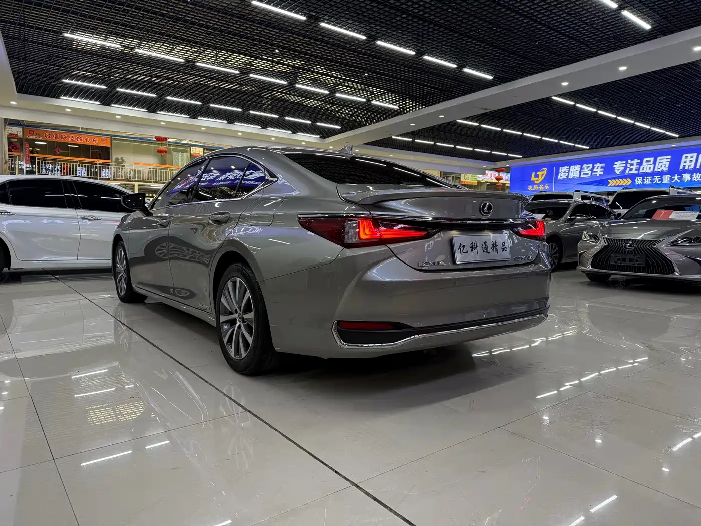 Lexus ES 2020 Model 300h Excellence Edition фото 6