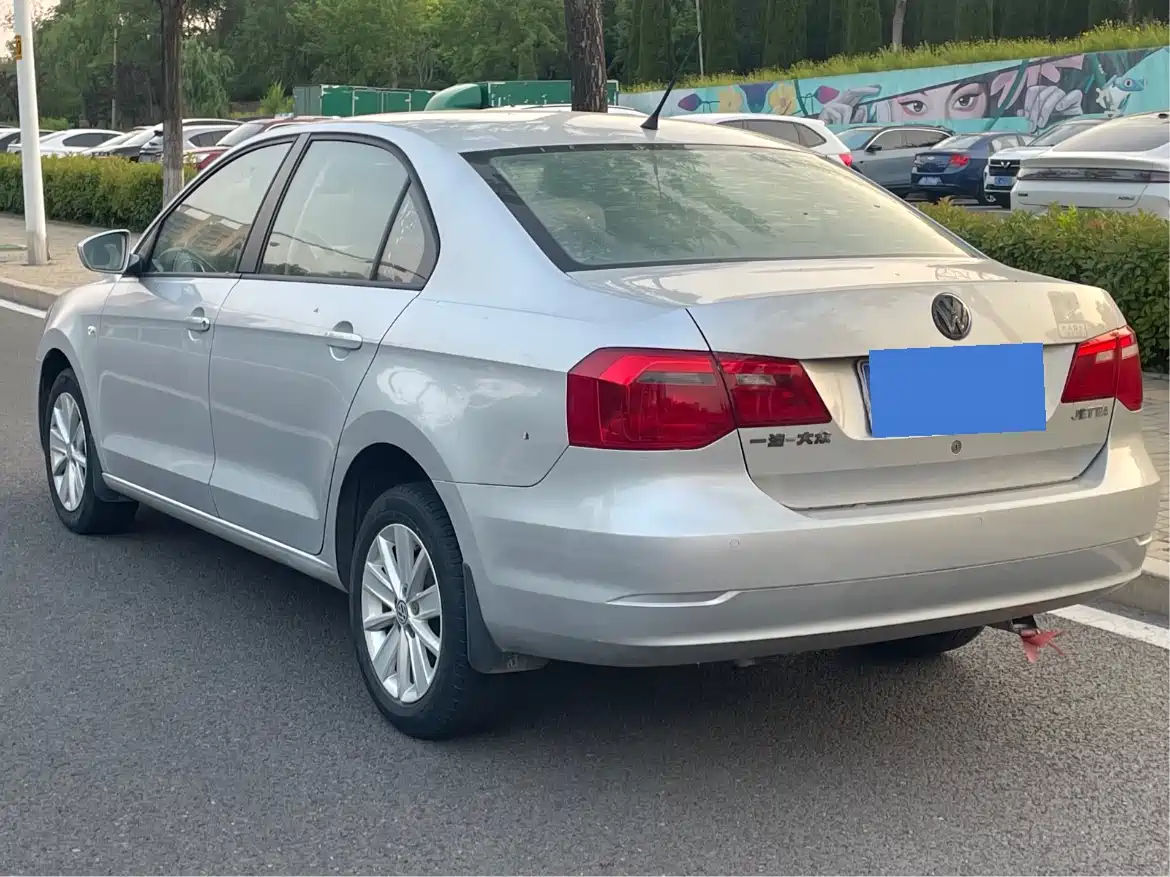 Volkswagen Jetta 2015 1.4L Manual Comfort фото 4