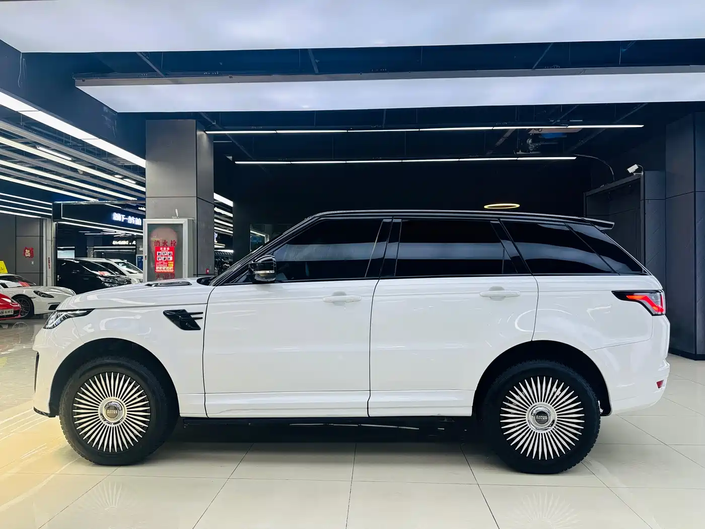 Land Rover Range Rover Sport 2015 3.0 SC V6 HSE DYNAMIC фото 7