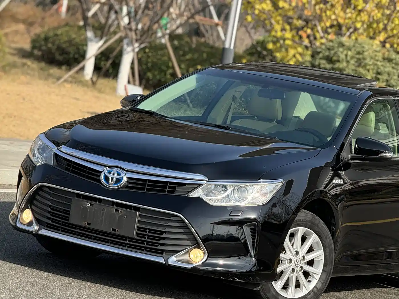 Toyota Camry 2015 Dual Engine 2.5HG Luxury Navigation Edition фото 4