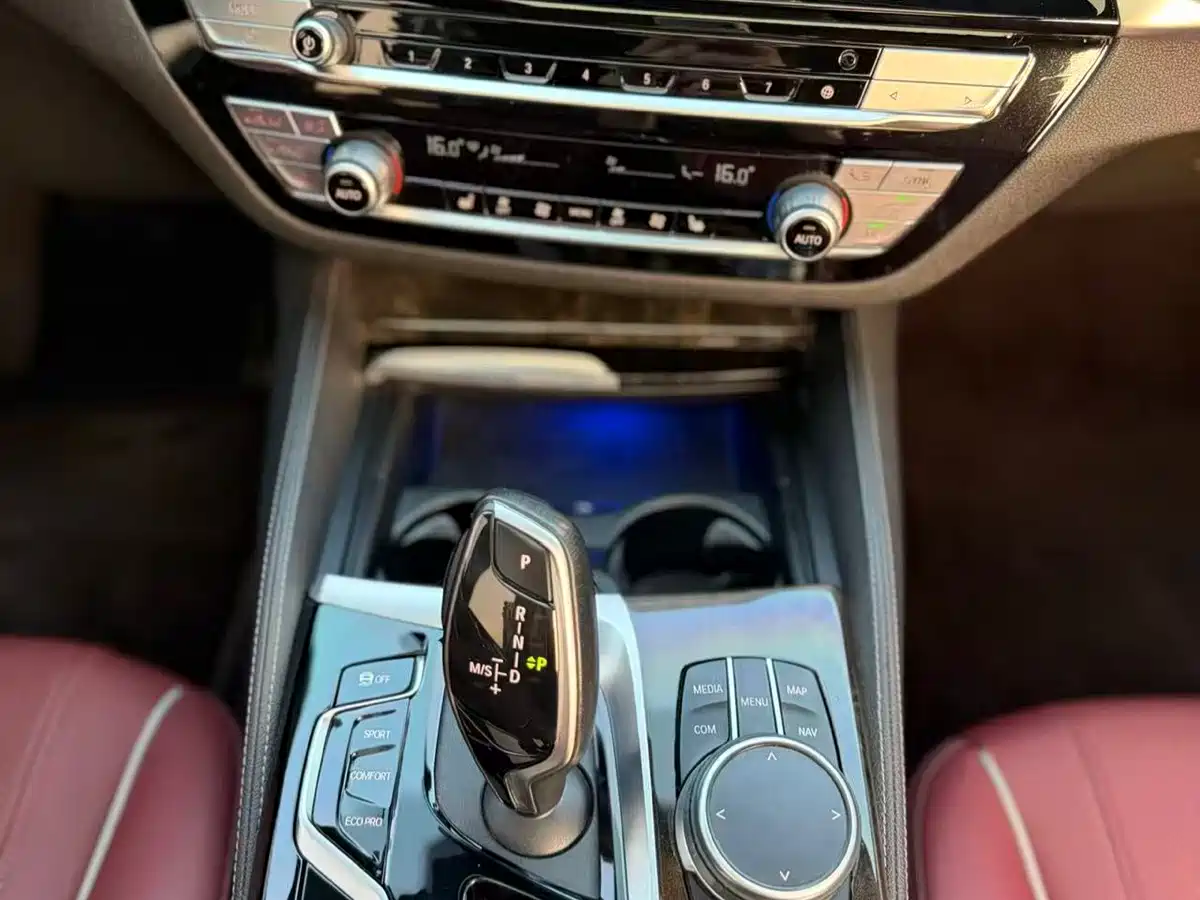 BMW 5 Series 2022 525Li M Sport Package фото 7