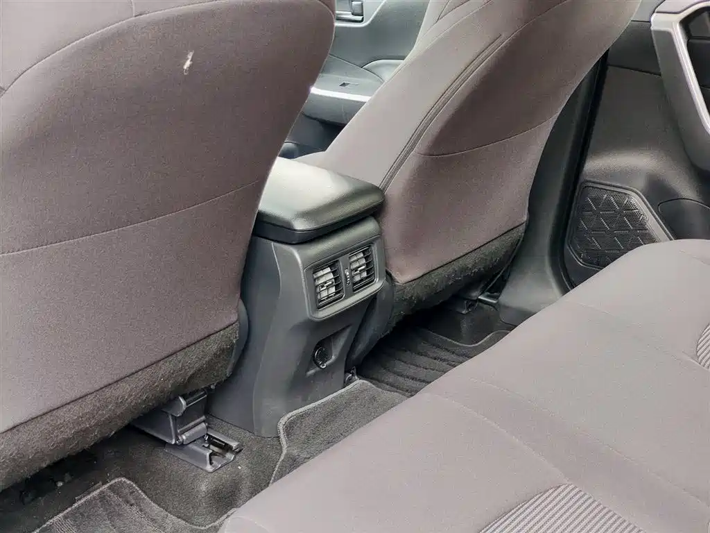 Toyota Wildlander 2023 2.0L CVT FWD LE фото 9