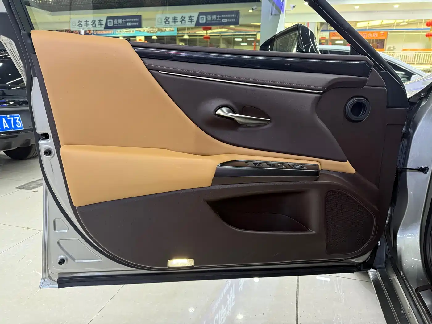 Lexus ES 2020 Model 300h Excellence Edition фото 10