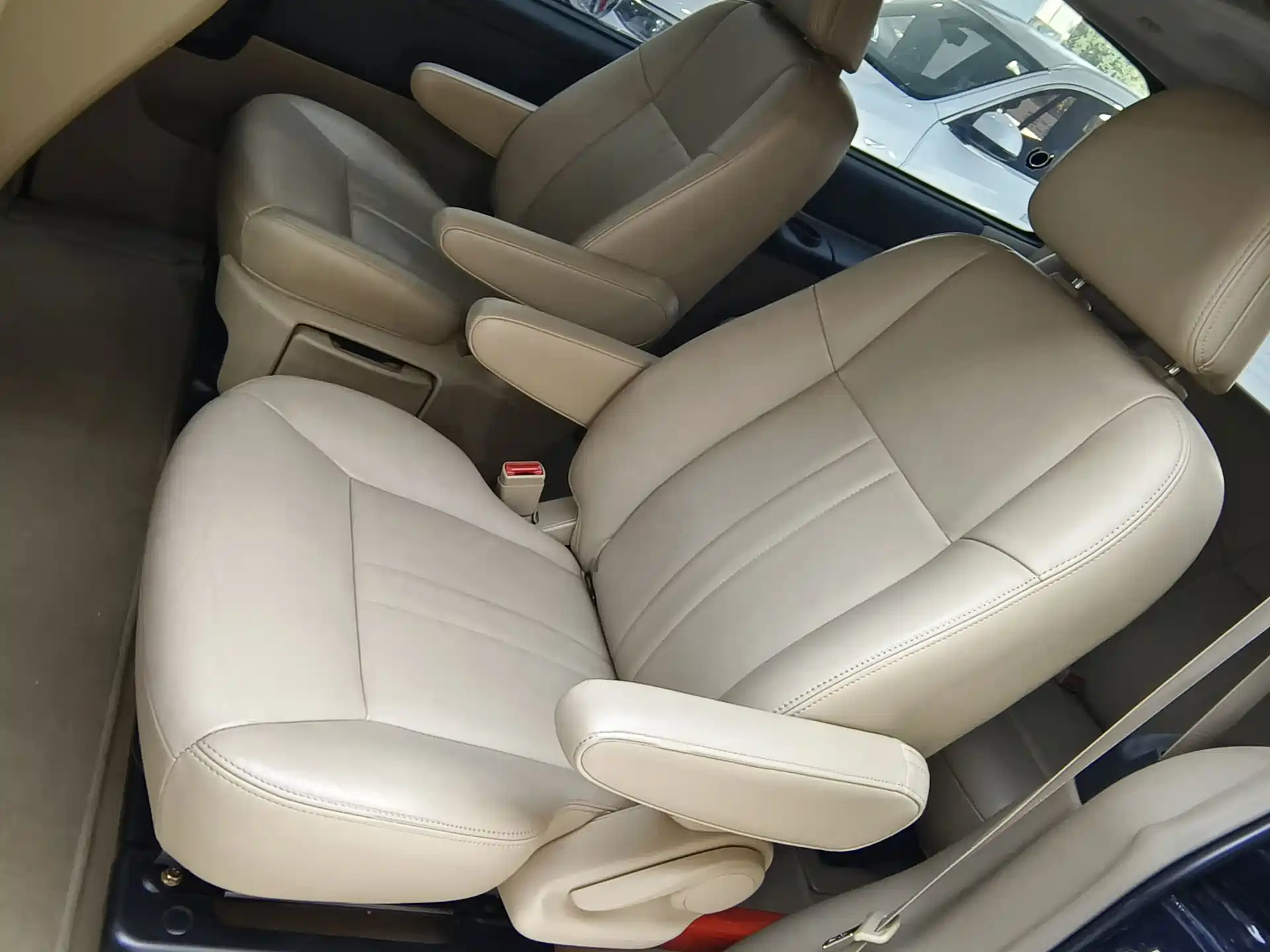 Photo 11 - Buick GL8