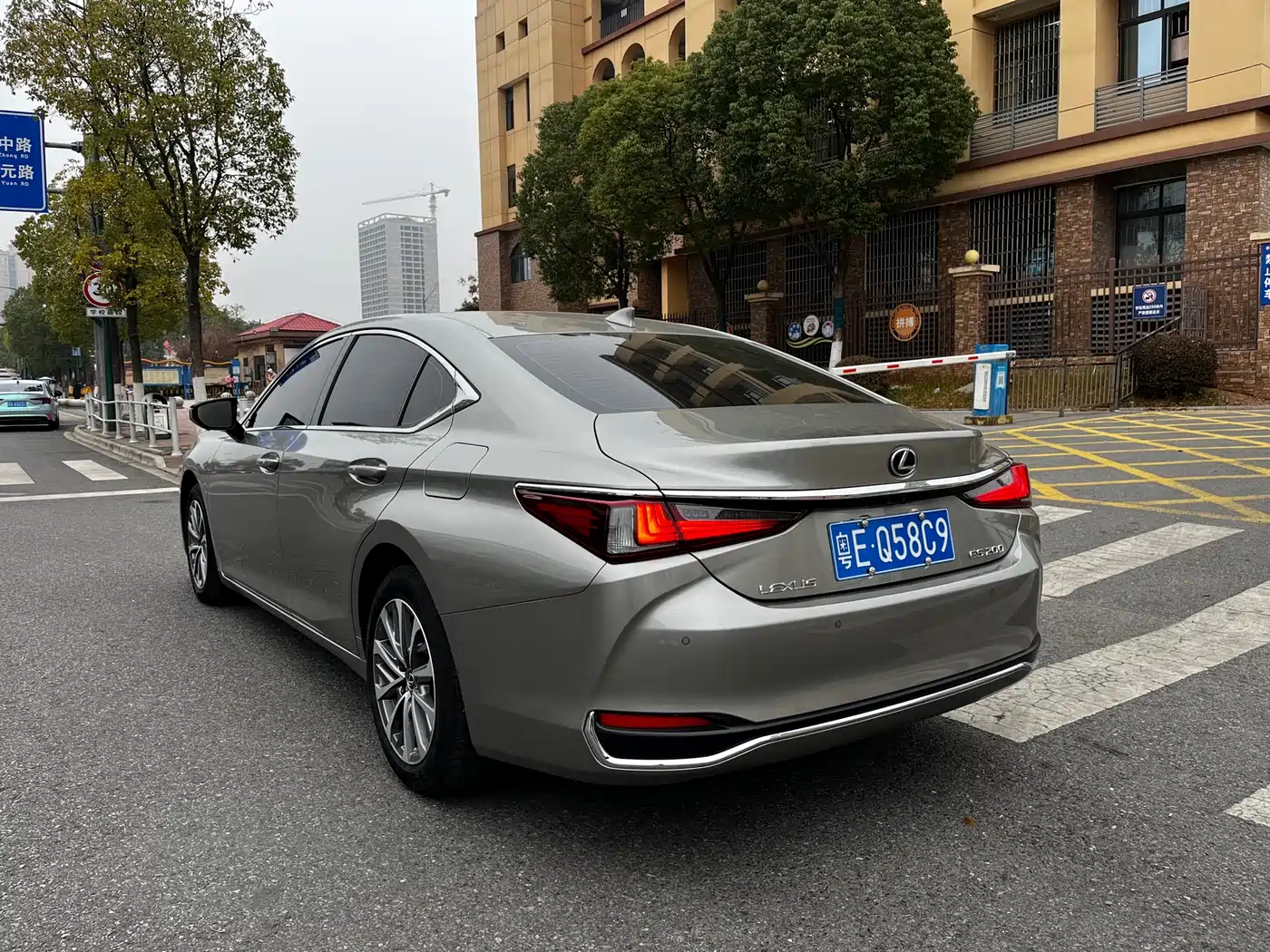 Lexus ES 2022 200 Excellence Edition фото 4