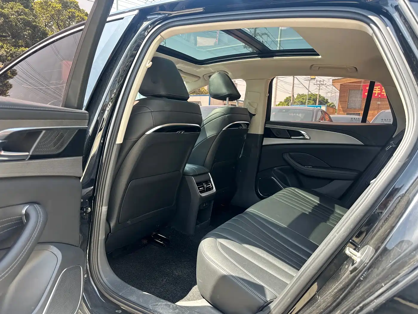 Hongqi H5 2023 1.5T DCT Smart Connect Flag Rhythm фото 5