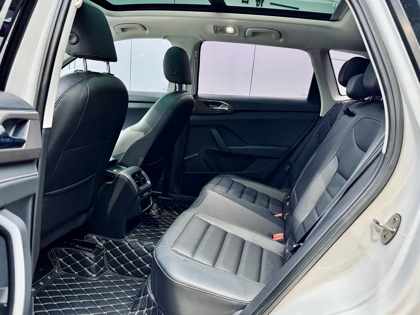 Volkswagen Tharu 2021 280TSI 2WD Luxury Plus фото 10