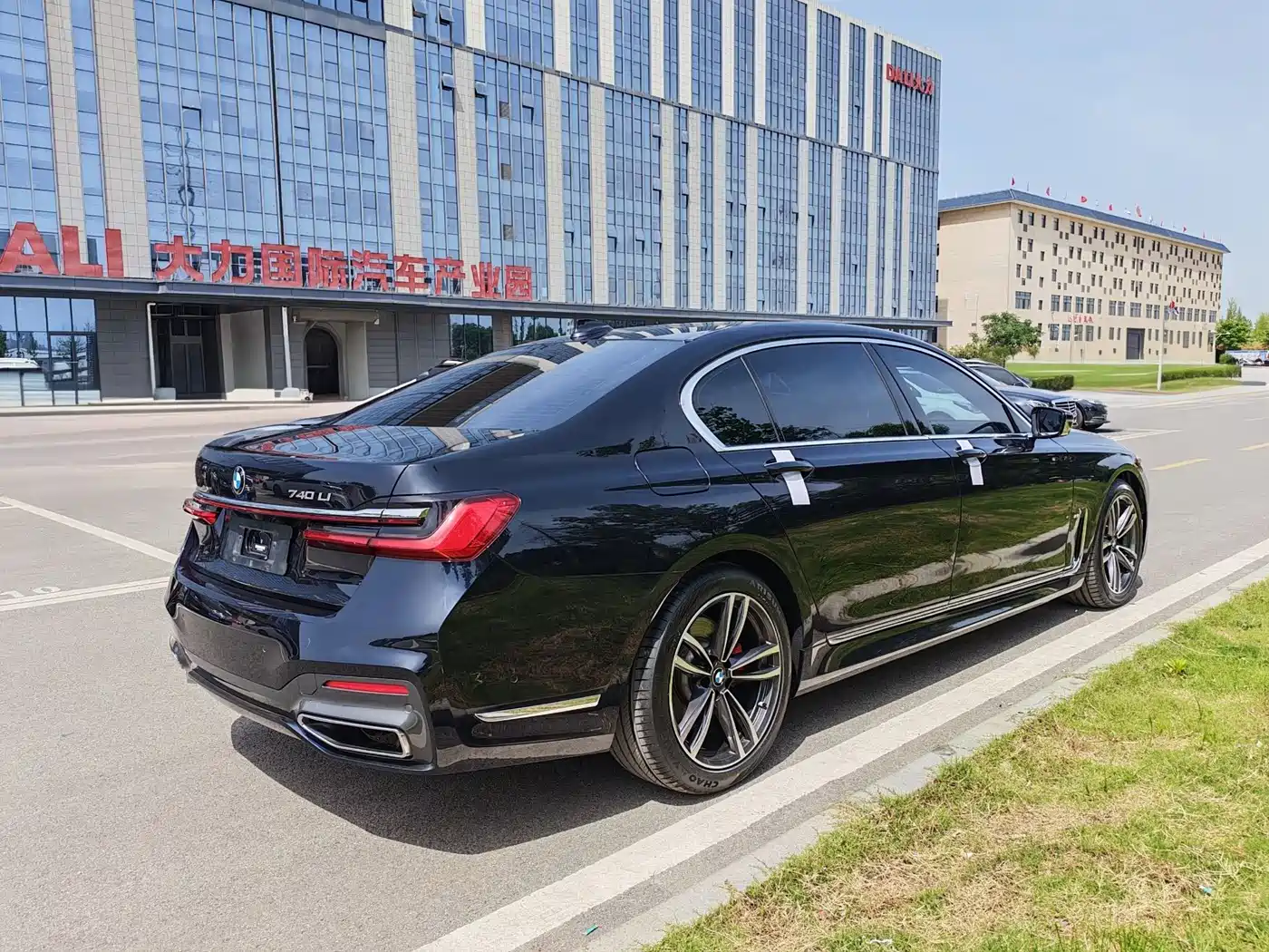 BMW 7 Series 2021 Model 730Li M Sport Package фото 12