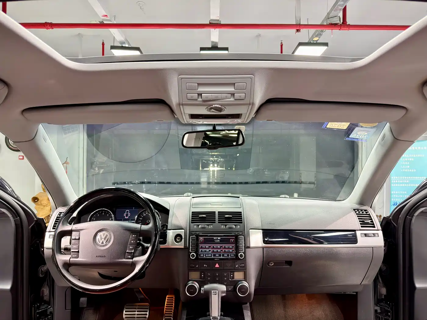 Volkswagen Touareg 2008 6.0 W12 Top Model фото 9