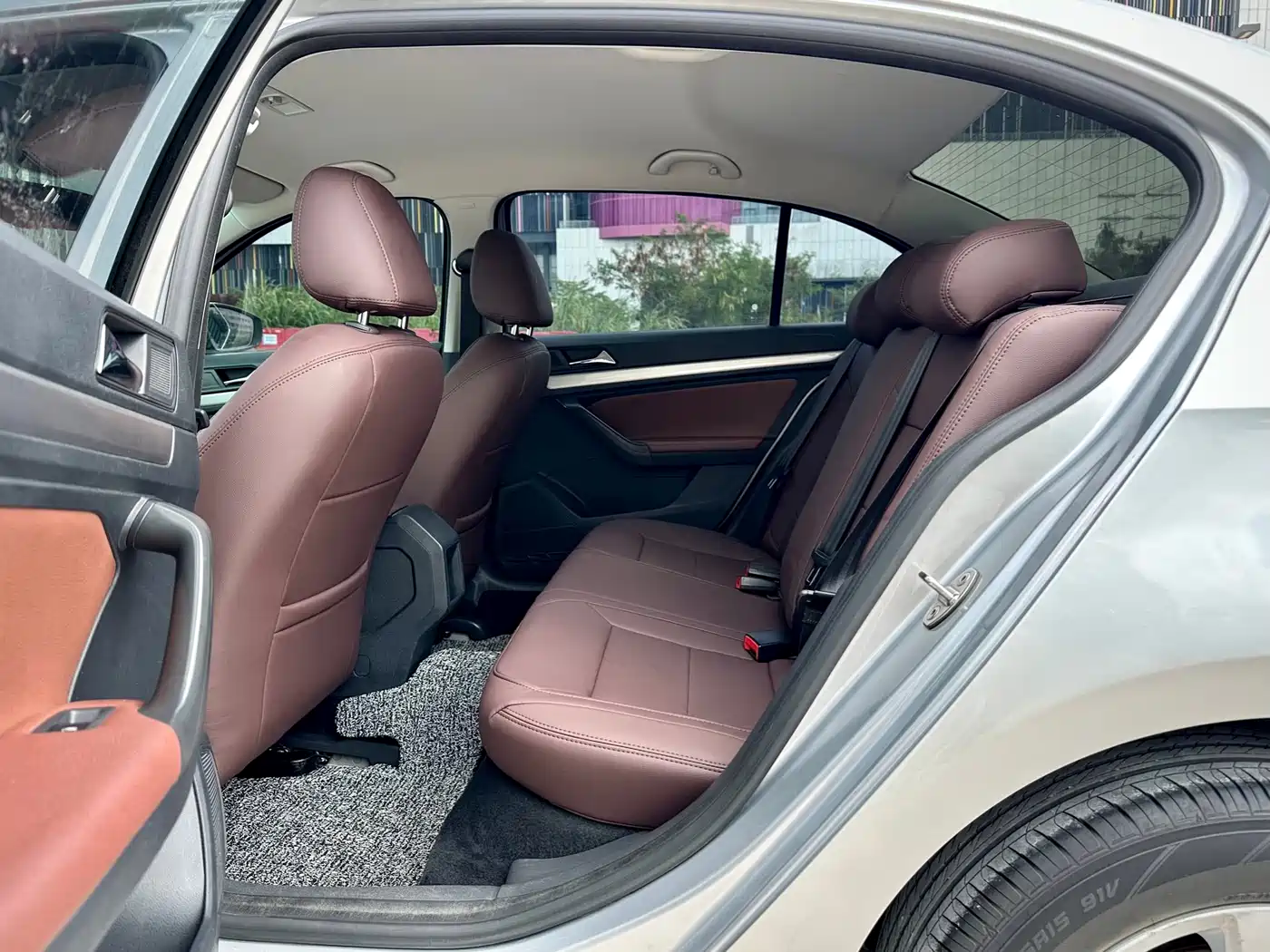 Volkswagen Lavida 2015 1.6L Automatic Trend Edition фото 9
