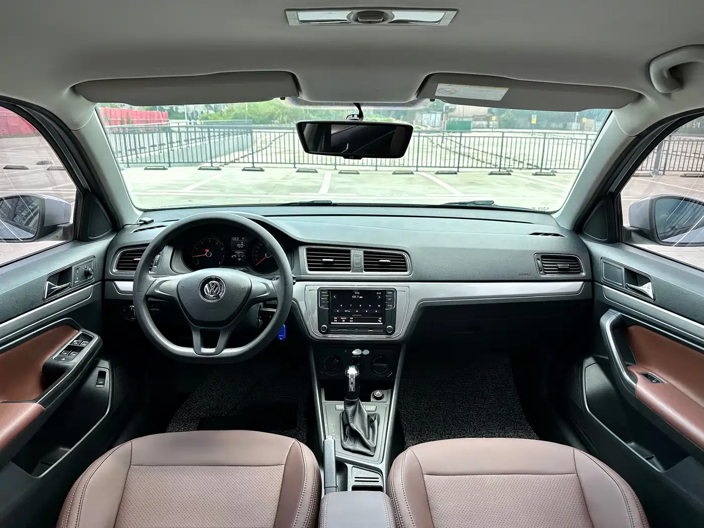 Volkswagen Lavida 2015 1.6L Automatic Trend Edition фото 10