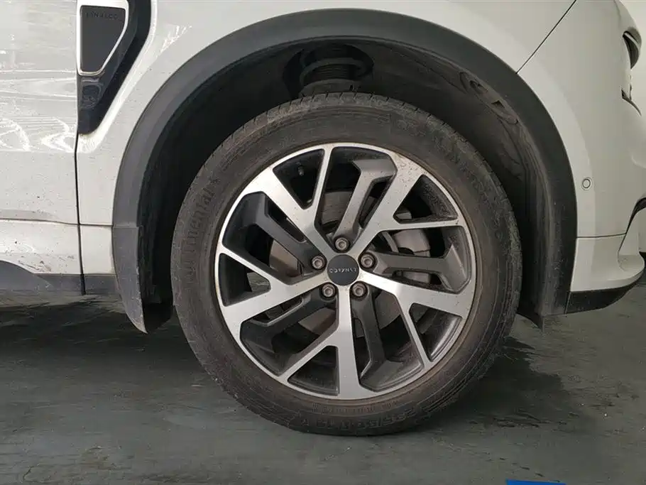 Lynk & Co 01 2017 2.0T AWD Pro фото 6