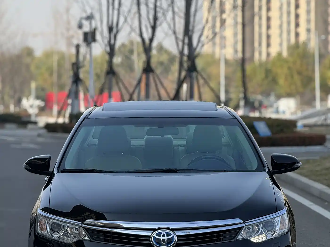 Toyota Camry 2015 Dual Engine 2.5HG Luxury Navigation Edition фото 3