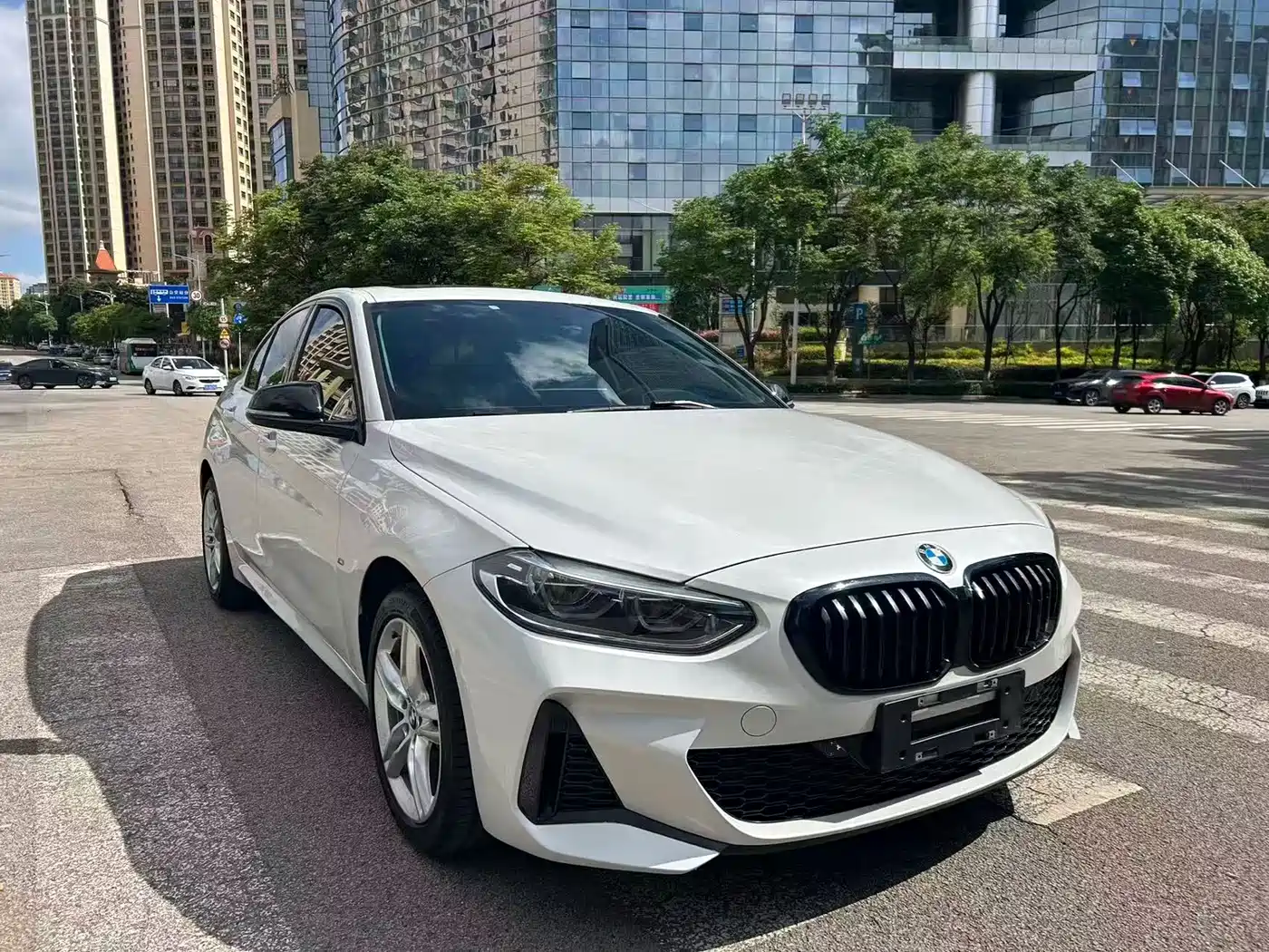 BMW 1 Series 2021 120i M Sport Shadow Edition фото 3