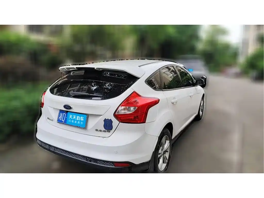 Фото 2 - Ford Focus