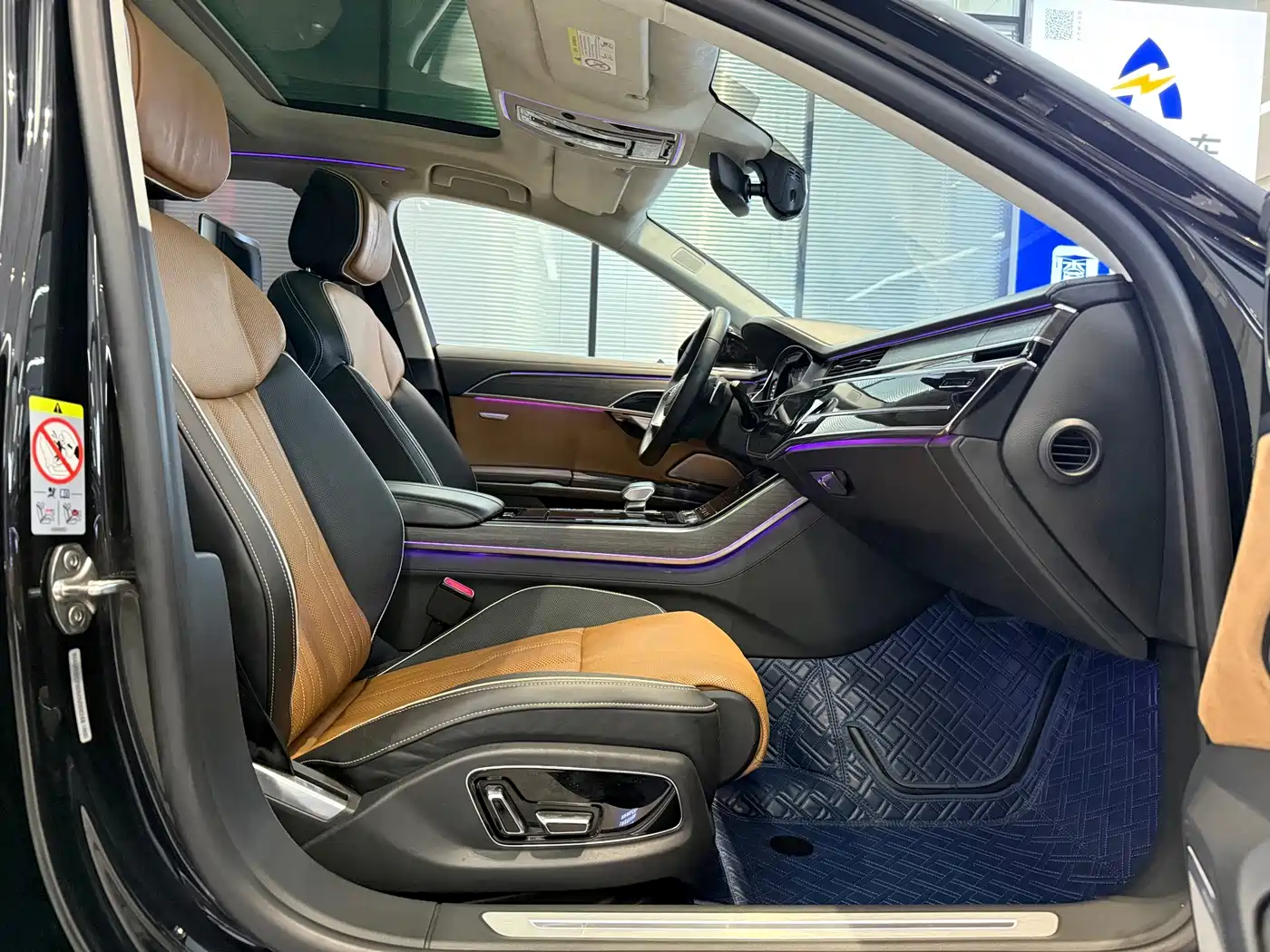 Photo 8 - Audi A8