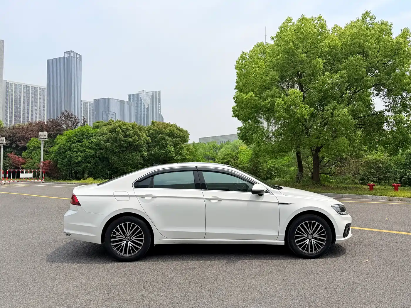 Volkswagen Lamando 2019 280TSI DSG Luxury Edition China V фото 4