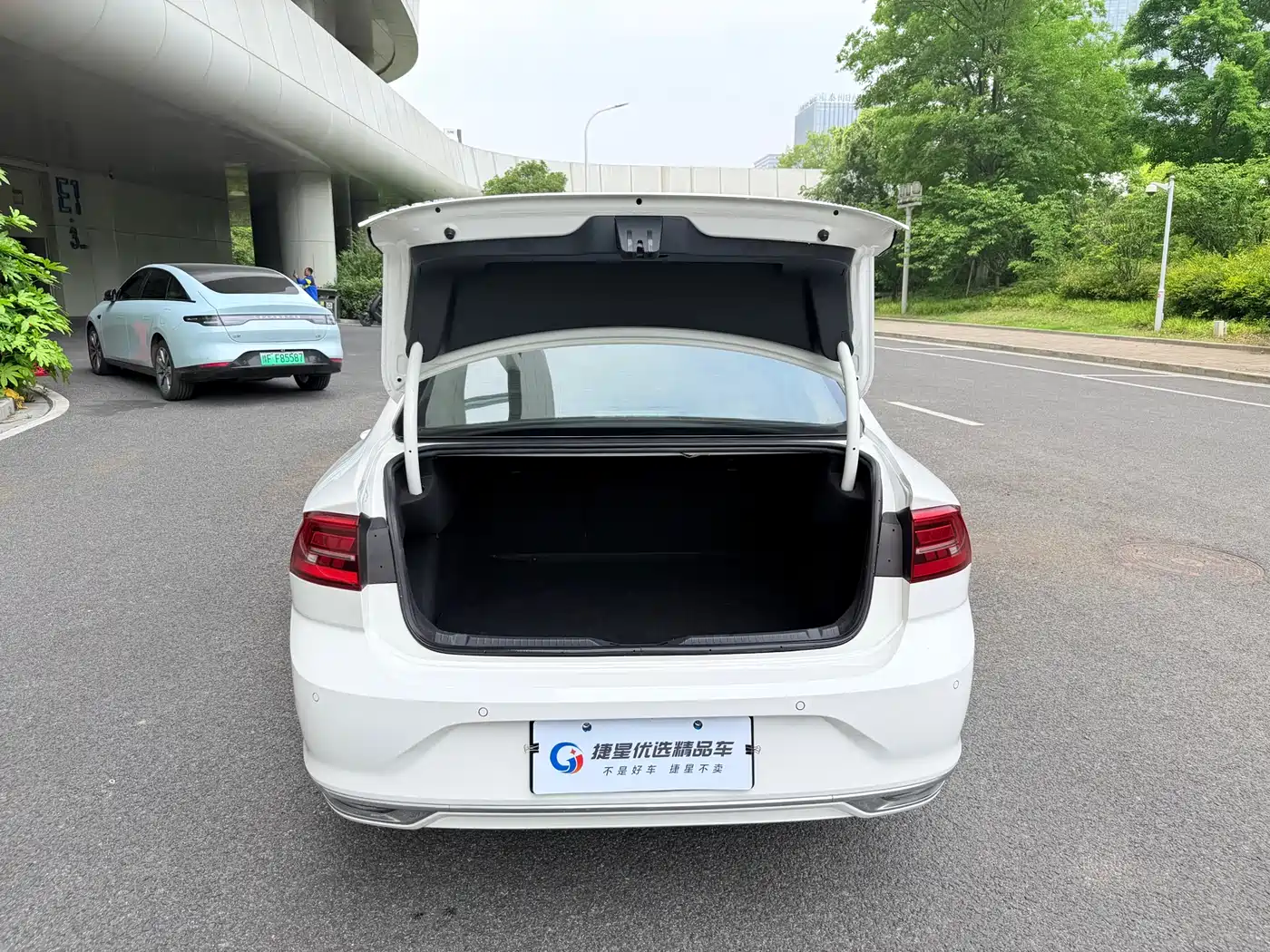 Volkswagen Lamando 2019 280TSI DSG Luxury Edition China V фото 21