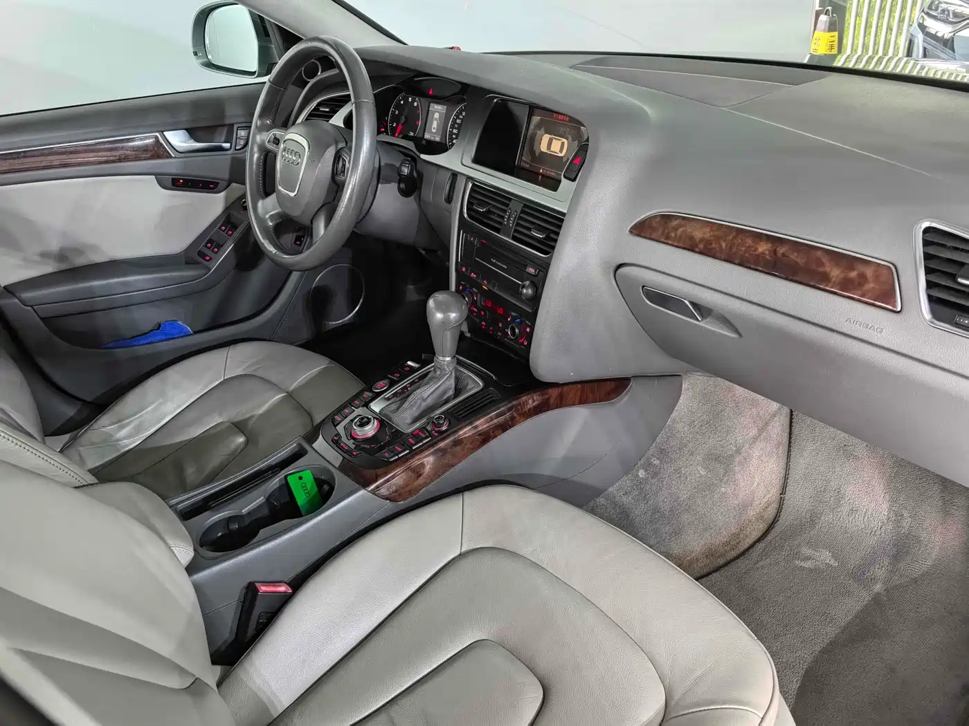 Audi A4L 2011 2.0 TFSI Comfort фото 9
