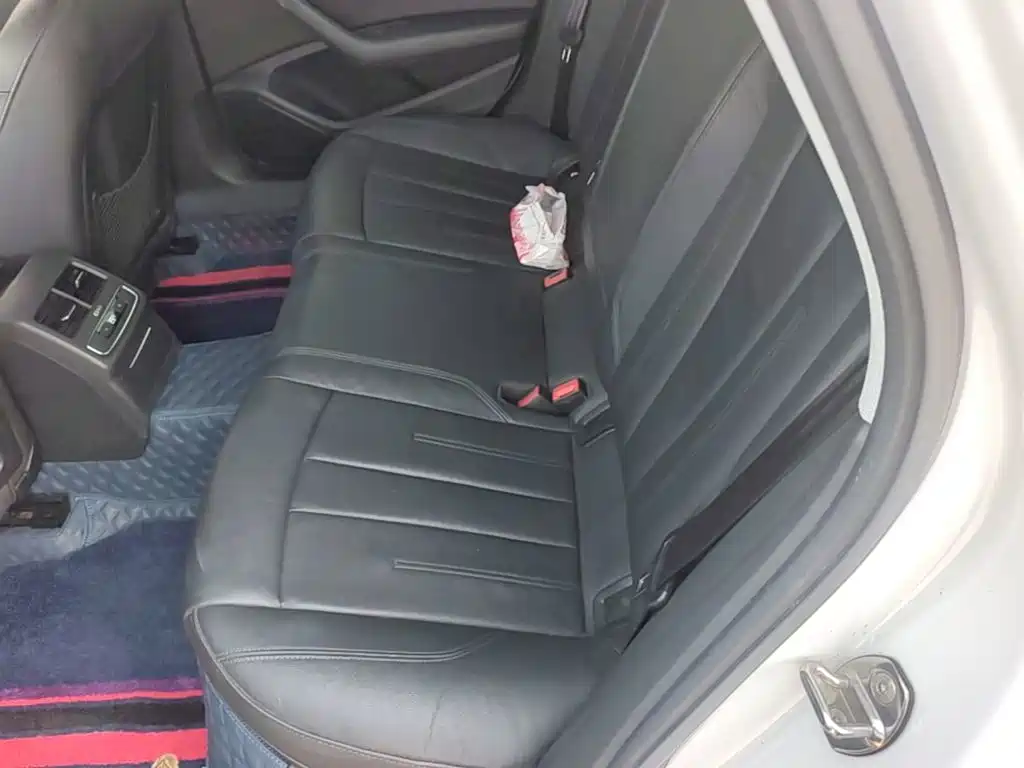 Фото 22 - Audi A4L