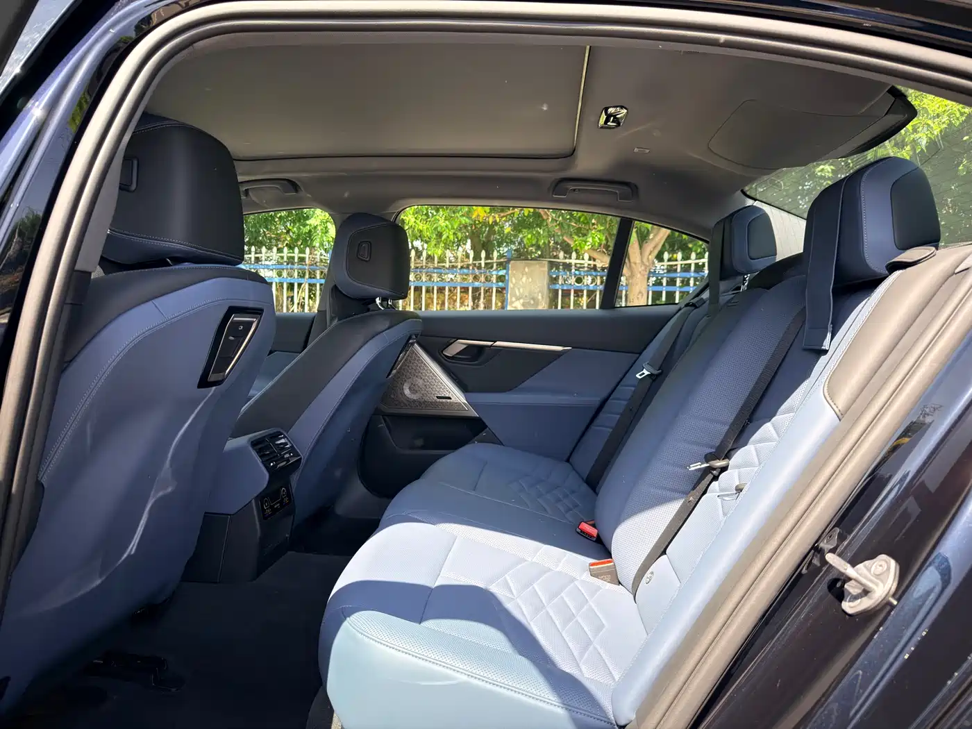 BMW 5 Series 2024 530Li Premium M Sport Package фото 4