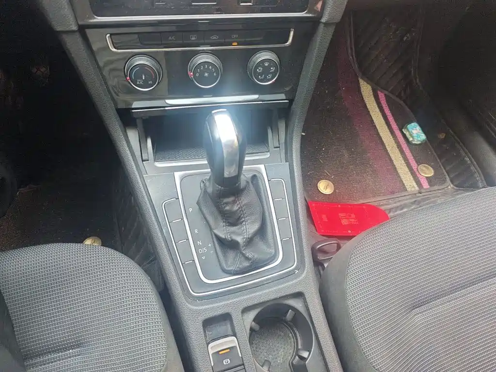 Volkswagen Golf 2018 1.6L Automatic Comfort фото 10