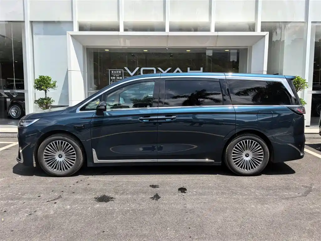 Voyah Auto Voyah Dreamer 2025 Model PHEV 4WD Premium QianKun Edition фото 9
