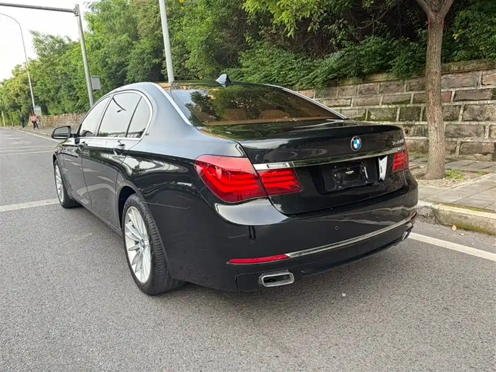 BMW 7 Series 2013 Model 740Li Luxury фото 4